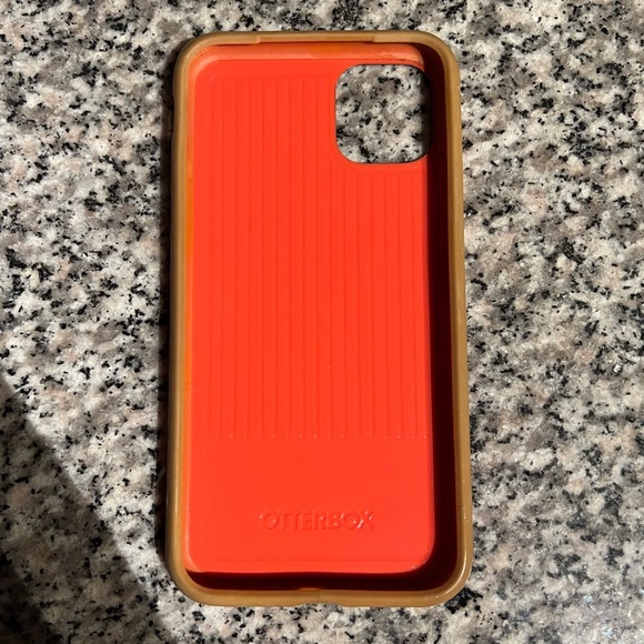 Used 11 Pro Max Otterbox case - Picture 3 of 3